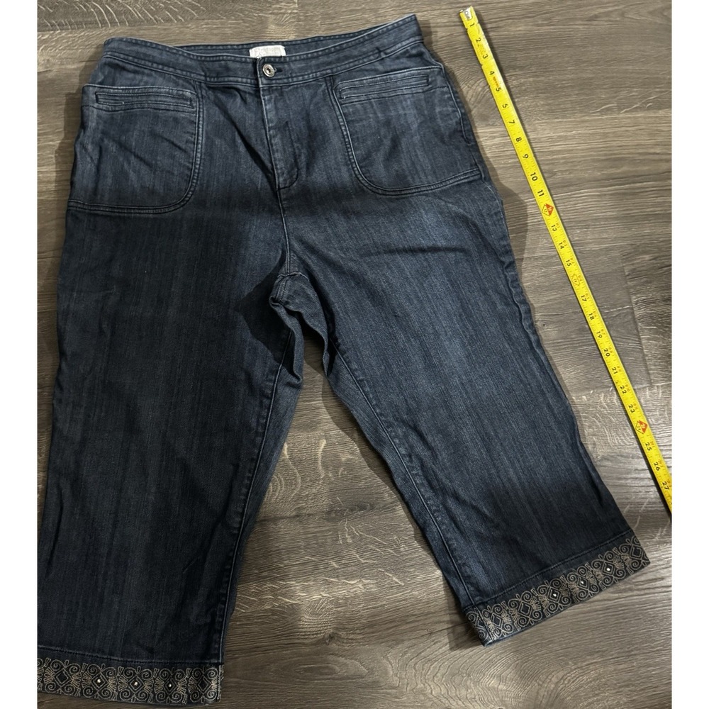 Christopher Banks Capri Denim Blue Jeans Women's Size 12 Embroidered Hem EUC!